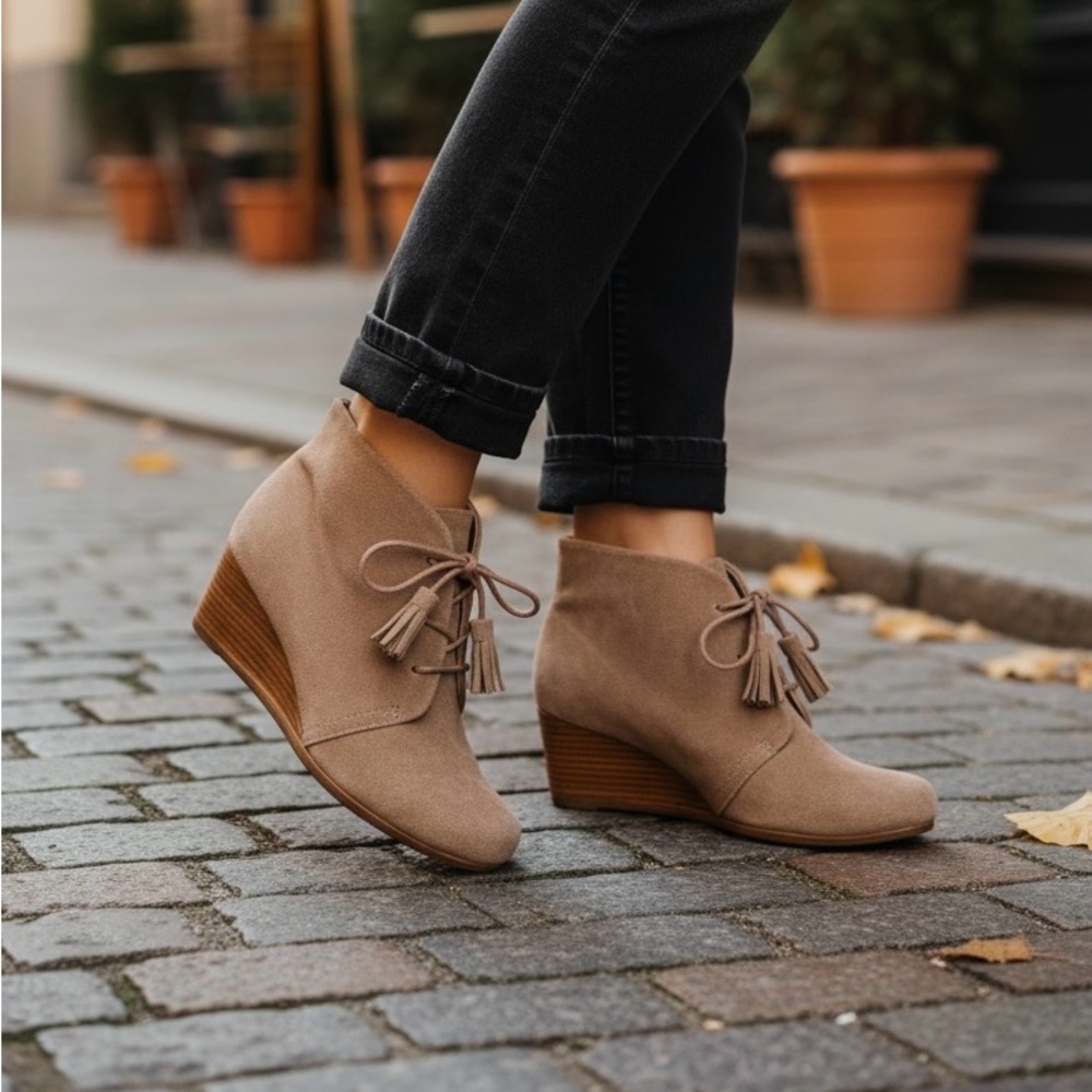 Dr. Scholl’s Tan Suede Wedge Ankle Boots
